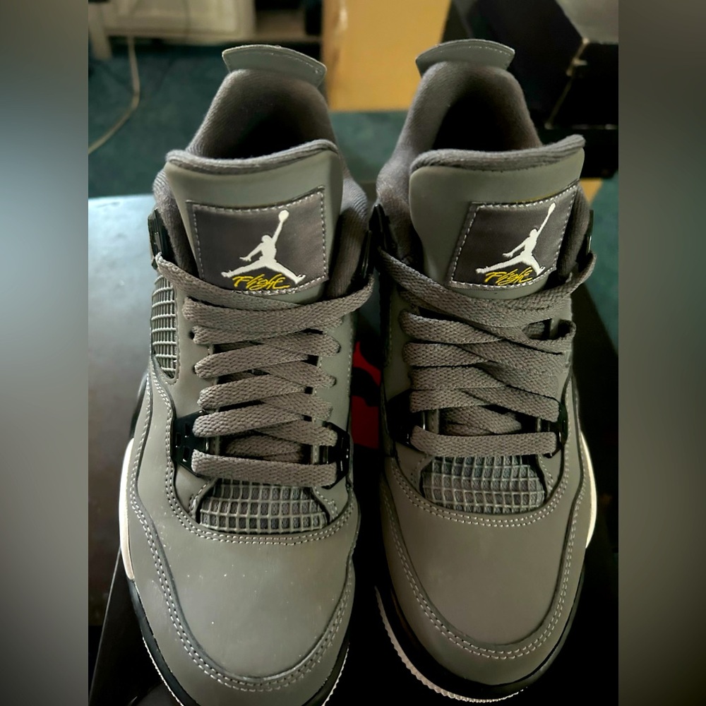 Jordan IV grey size 7y
